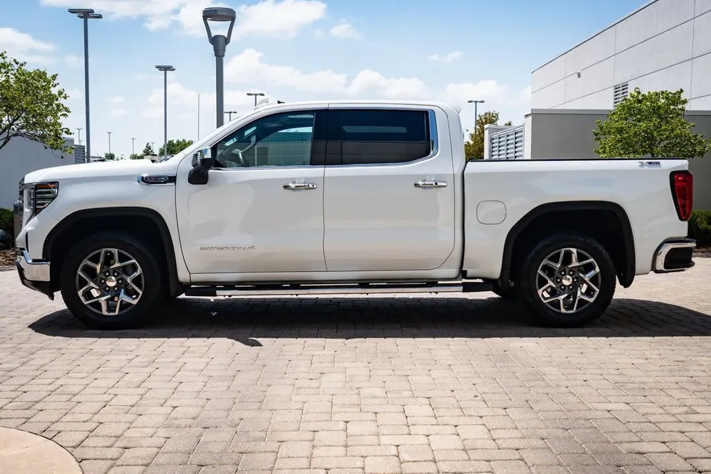 2024 Gmc Sierra 1500 SLT photo 1