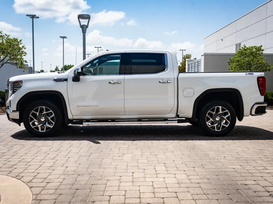 2024 Gmc Sierra 1500 SLT photo 1