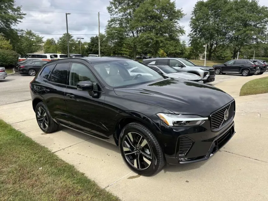 2026 Volvo XC60 B5 Plus photo 1