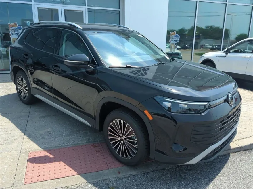 2025 Volkswagen Tiguan S photo 1
