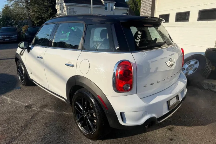 2015 Mini Countryman S ALL4 photo 1