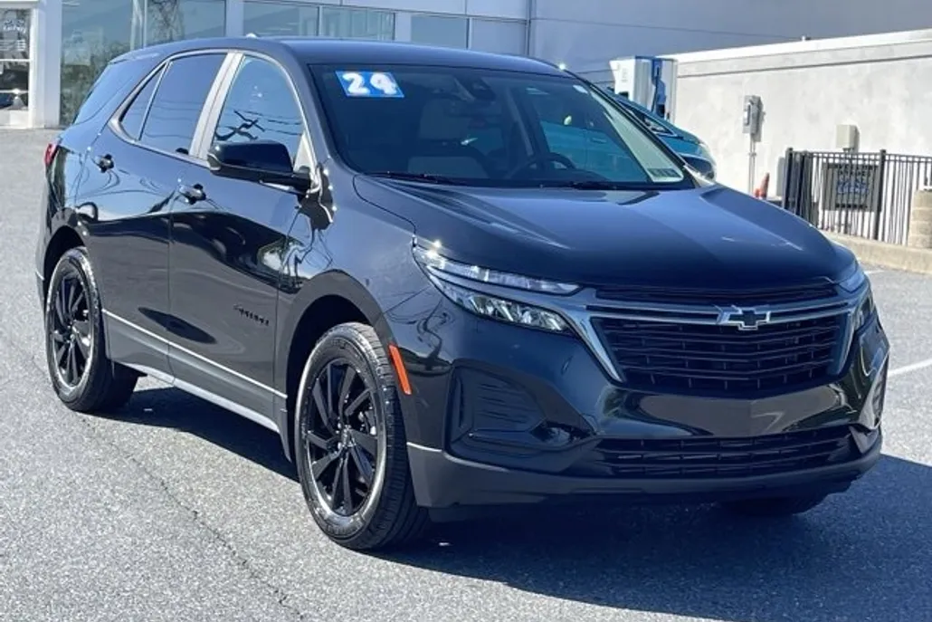 2024 Chevrolet Equinox LS photo 1