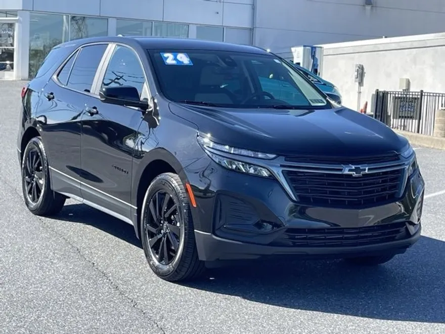 2024 Chevrolet Equinox LS photo 1