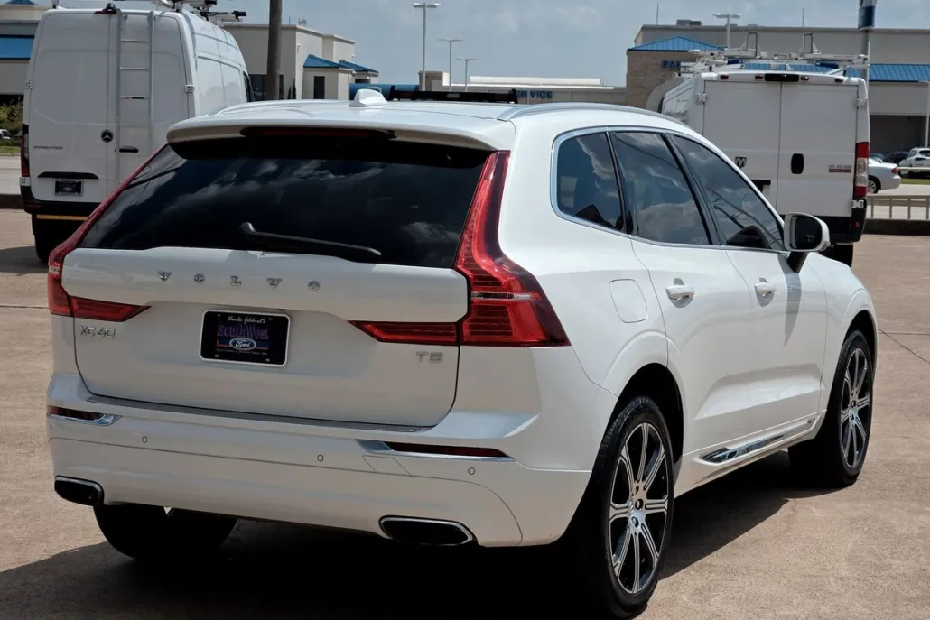 2021 Volvo XC60 T5 Inscription photo 1