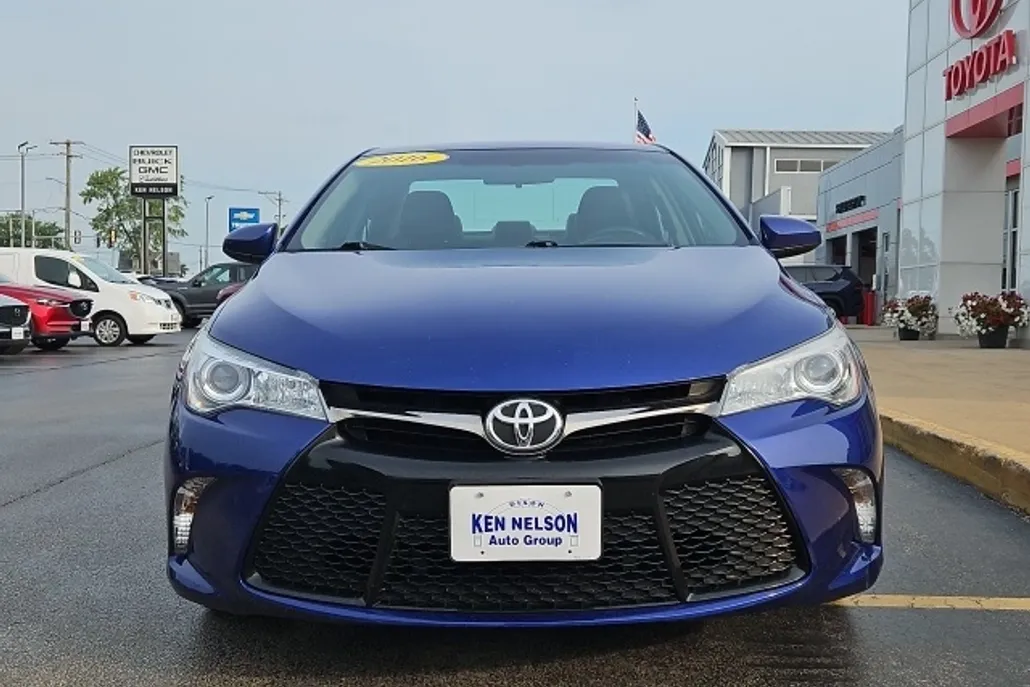 2016 Toyota Camry SE photo 1