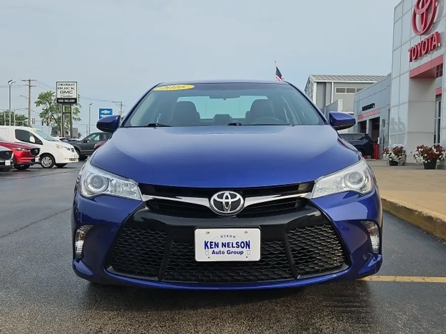 2016 Toyota Camry SE photo 1