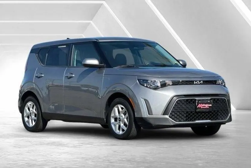 2023 Kia Soul LX photo 1