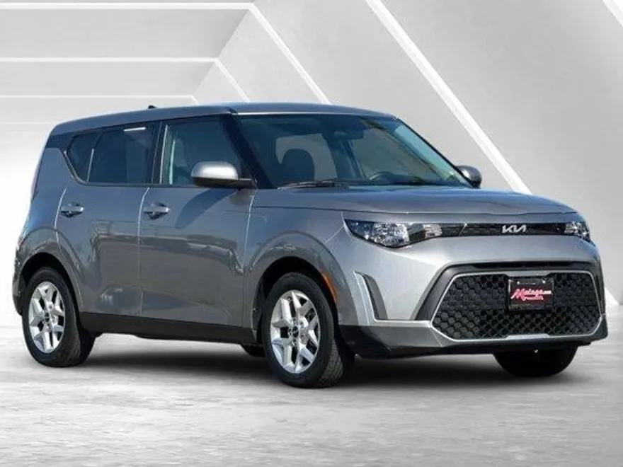 2023 Kia Soul LX photo 1