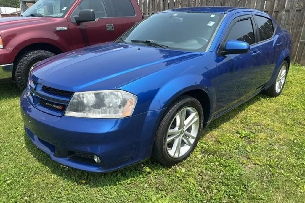 2014 Dodge Avenger SXT photo 1