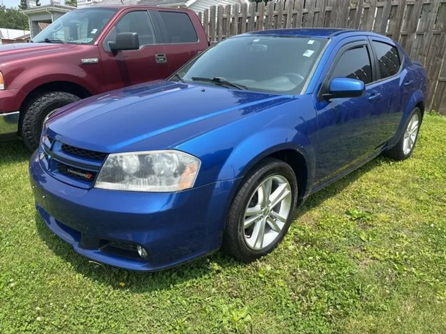 2014 Dodge Avenger SXT photo 1