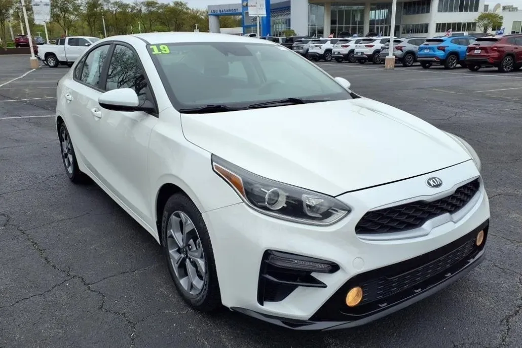 2019 Kia Forte LXS photo 1