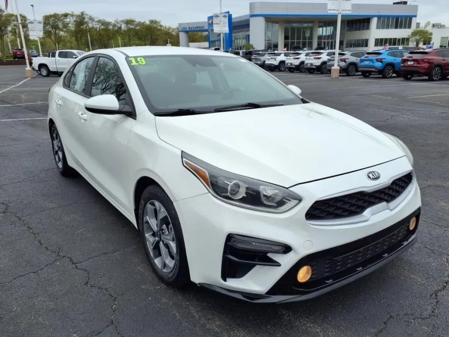 2019 Kia Forte LXS photo 1