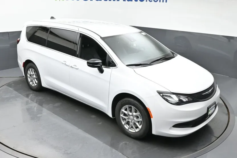 2026 Chrysler Voyager LX photo 1