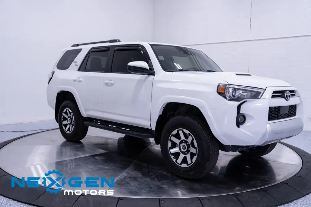 2022 Toyota 4Runner TRD Off-Road photo 1