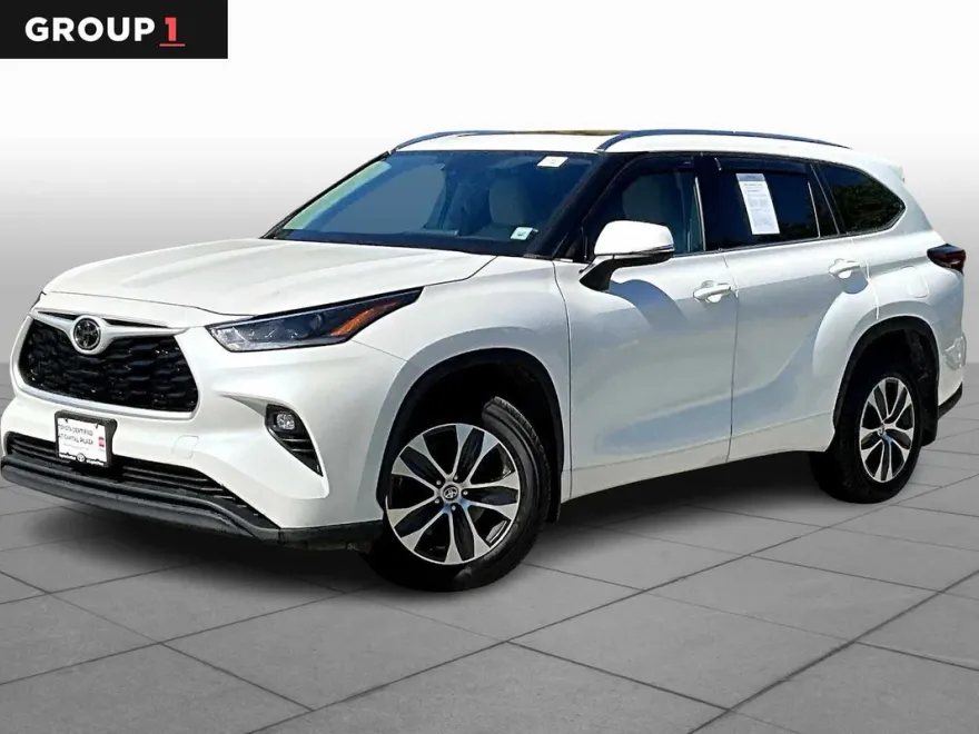 2021 Toyota Highlander XLE photo 1