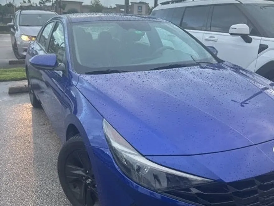 2023 Hyundai Elantra SEL photo 1