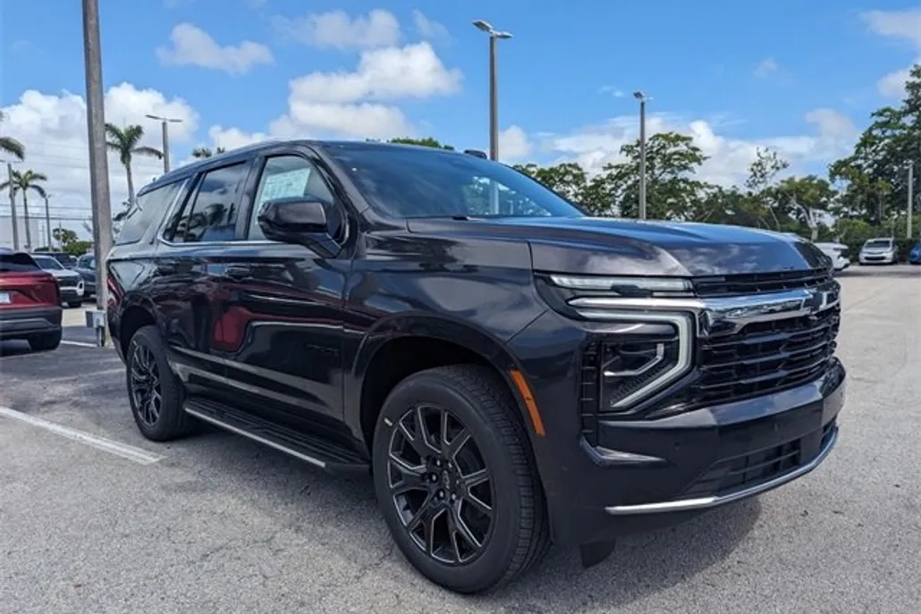 2025 Chevrolet Tahoe LS photo 1