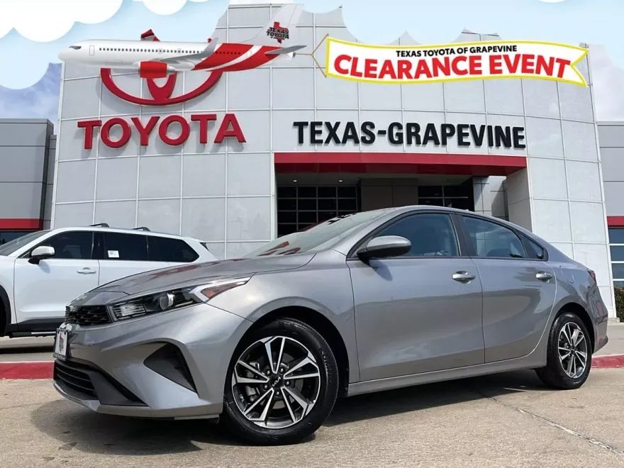2024 Kia Forte LXS photo 1