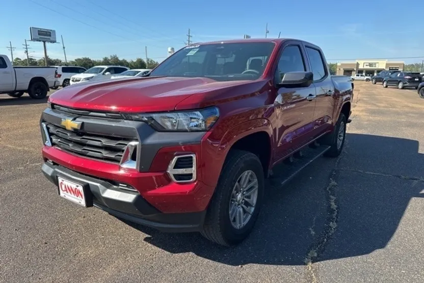 2025 Chevrolet Colorado Work Truck LT photo 1
