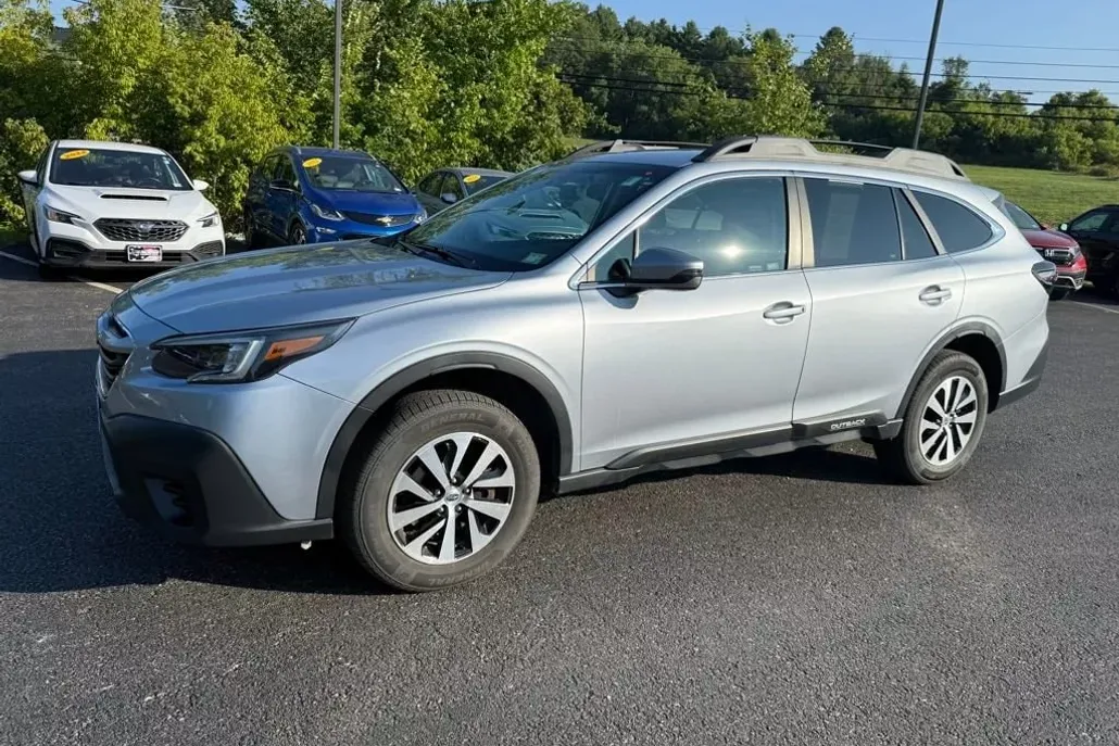 2020 Subaru Outback Premium photo 1