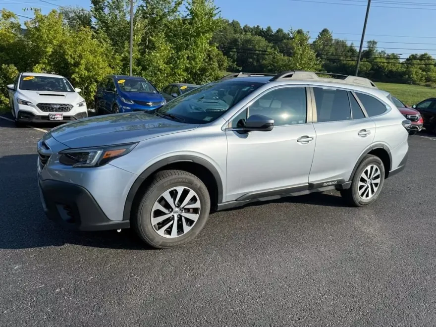 2020 Subaru Outback Premium photo 1