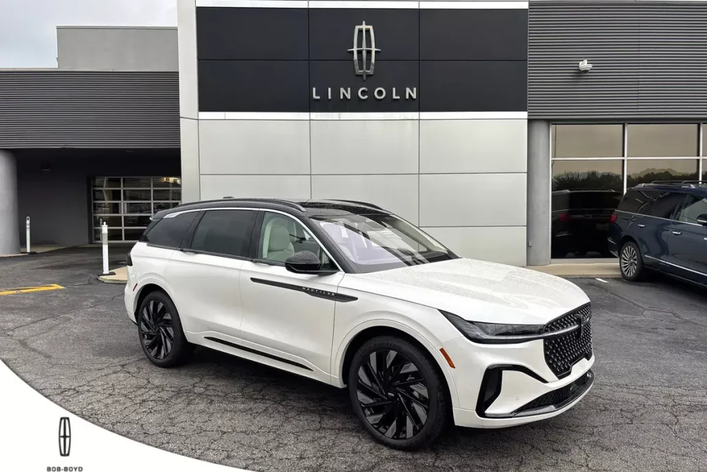 2025 Lincoln Nautilus Black Label photo 1