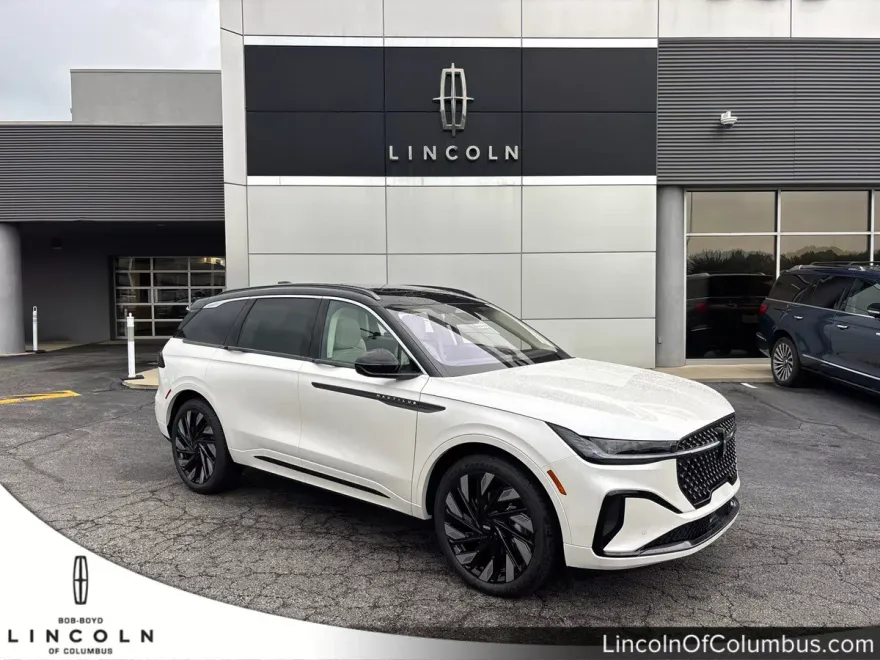 2025 Lincoln Nautilus Black Label photo 1