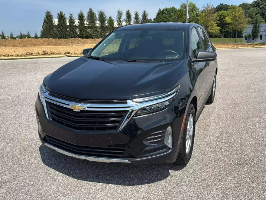 2022 Chevrolet Equinox LT photo 1