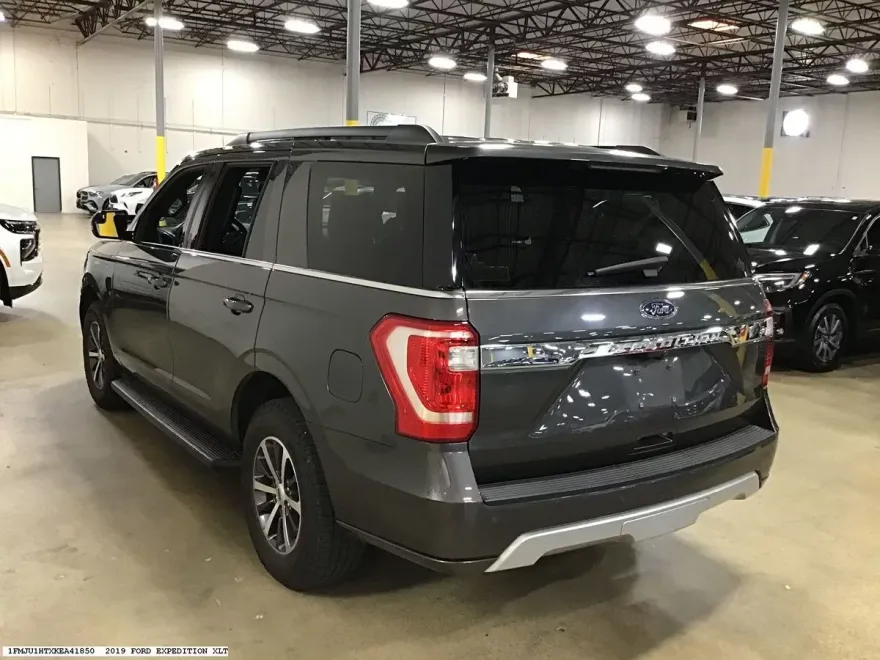 2019 Ford Expedition XLT photo 1