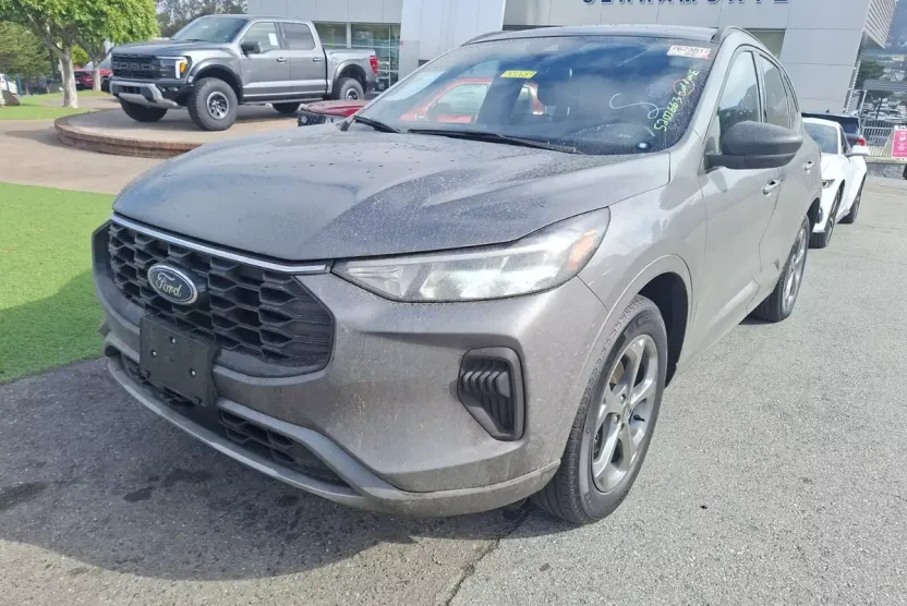 2024 Ford Escape ST-Line photo 1