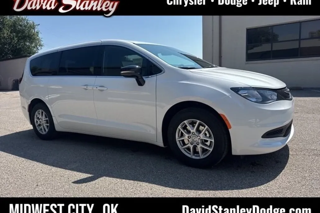 2026 Chrysler Voyager LX photo 1