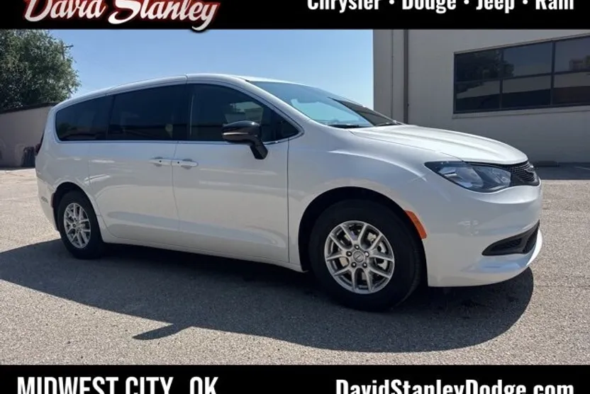 2026 Chrysler Voyager LX photo 1