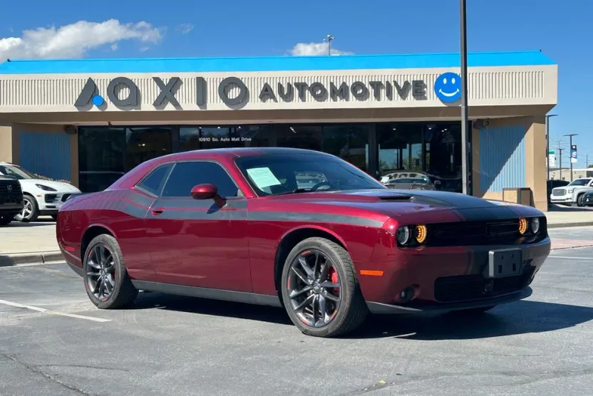 2023 Dodge Challenger SXT photo 1