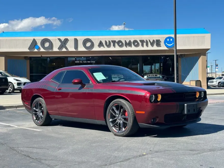 2023 Dodge Challenger SXT photo 1