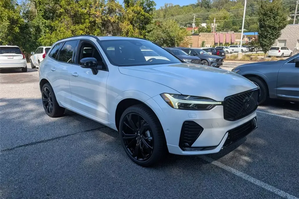2026 Volvo XC60 B5 Black Edition photo 1