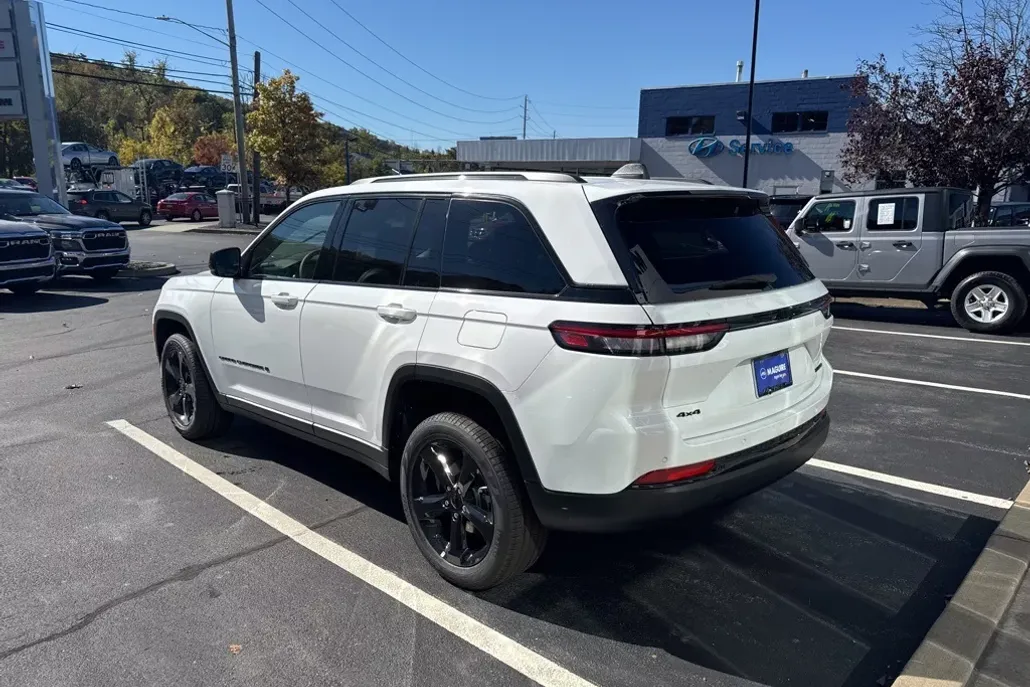 2025 Jeep Grand Cherokee Limited photo 1