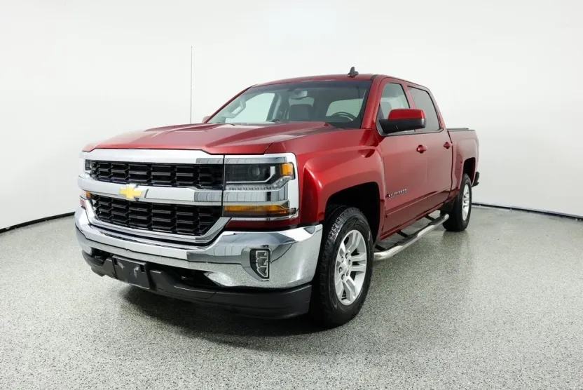 2018 Chevrolet Silverado 1500 LT photo 1