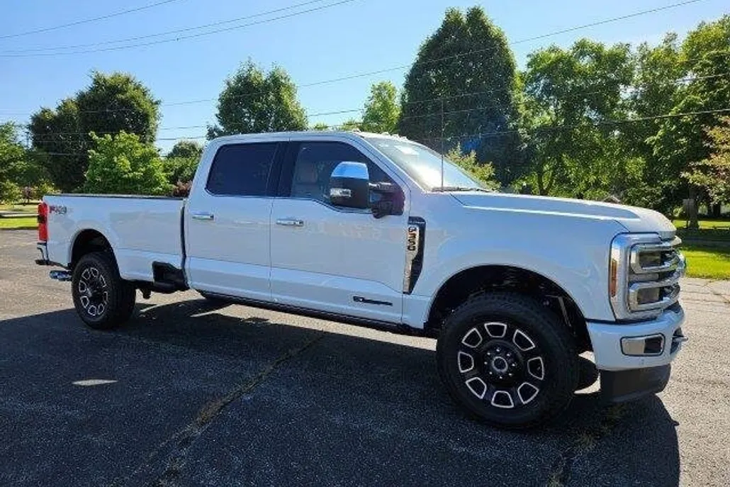 2024 Ford F-350 Platinum photo 1