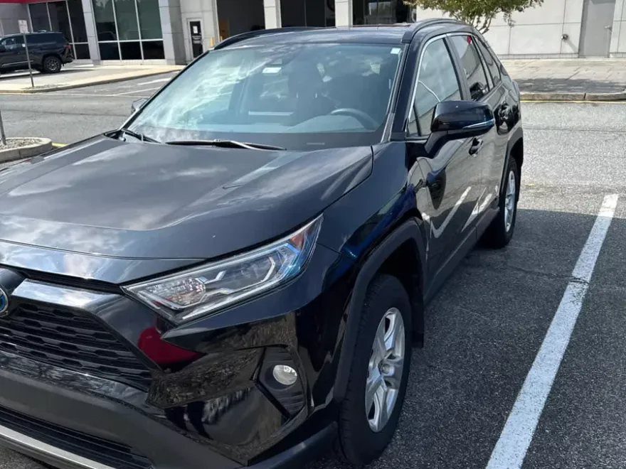 2021 Toyota RAV4 Hybrid XLE photo 1