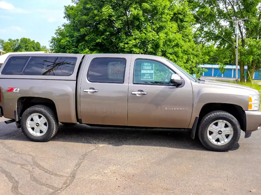 2013 Chevrolet Silverado 1500 LTZ photo 2