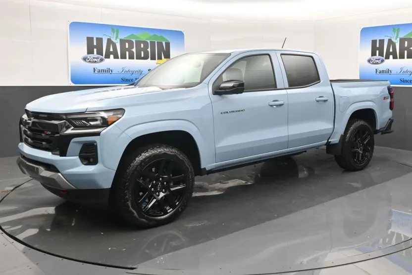 2025 Chevrolet Colorado Z71 photo 1
