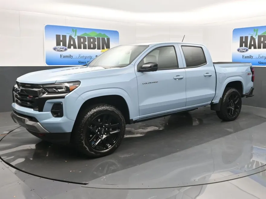 2025 Chevrolet Colorado Z71 photo 1