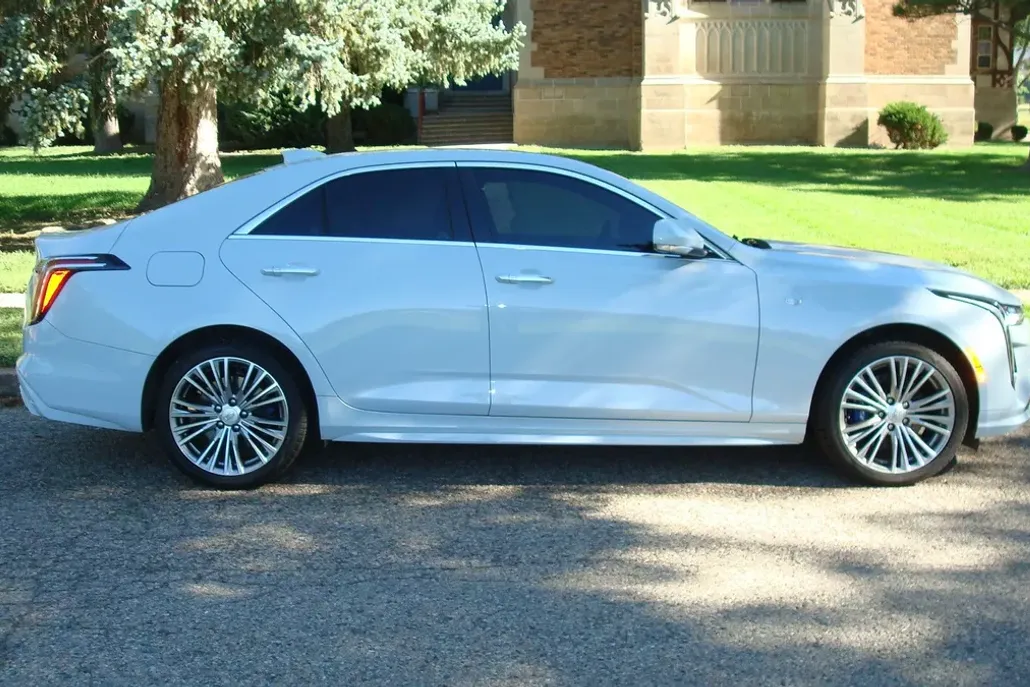 2022 Cadillac CT4 Premium Luxury photo 1