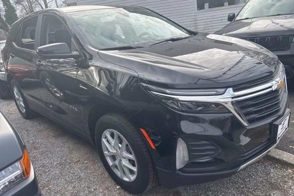 2022 Chevrolet Equinox LT photo 1