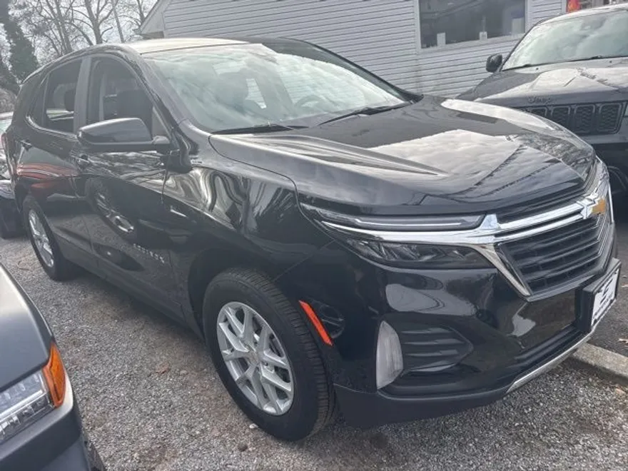 2022 Chevrolet Equinox LT photo 1