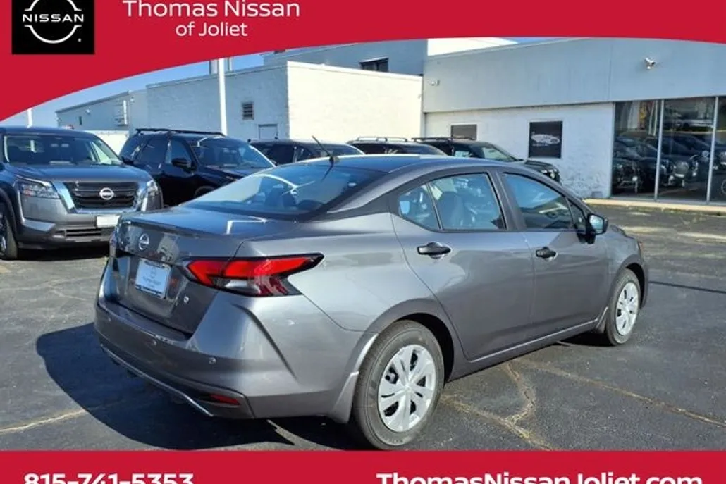 2025 Nissan Versa 1.6 S photo 1