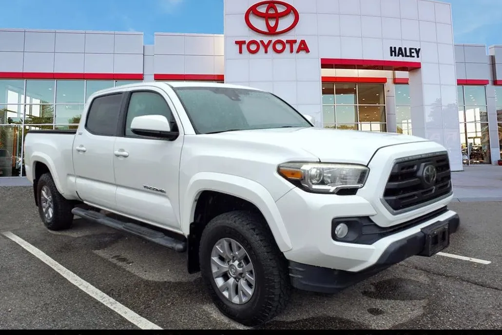 2018 Toyota Tacoma SR5 photo 1