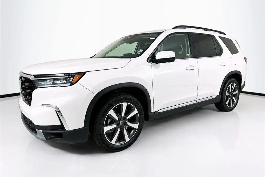 2025 Honda Pilot Touring photo 1