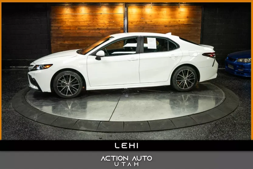 2024 Toyota Camry SE photo 1