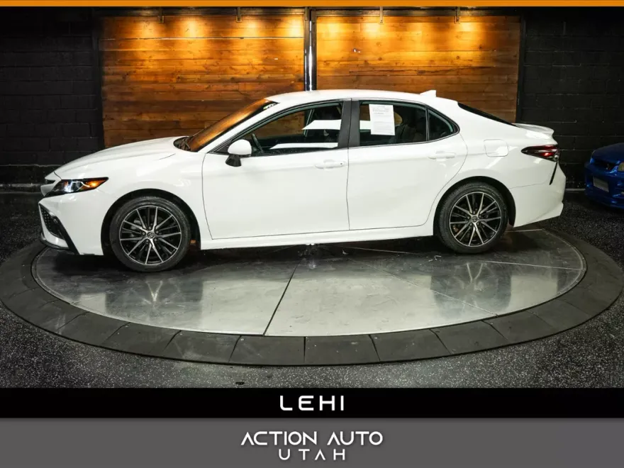 2024 Toyota Camry SE photo 1